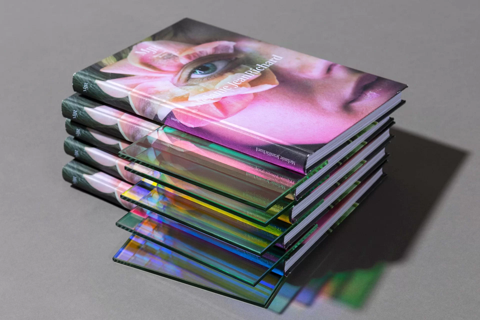 MJR Melanie JeanRichard Blühende Fantasie Mediterran Floristin Blumen Blumenwelt Angepasstes Branding Plakat Cover Print Swiss Grafikdesign Art Direction Creative Direction Fotografie Illustration Bunt Farbig Bildkomposition